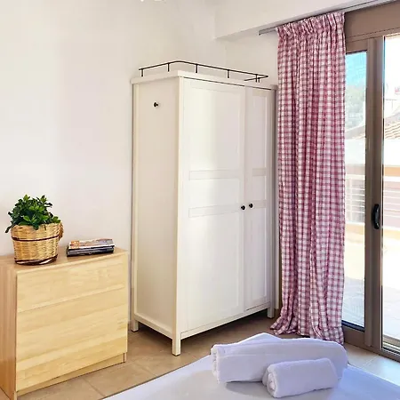 Julia's Fairytale Maisonette * סאני ביץ'