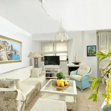 Julia's Fairytale Maisonette *