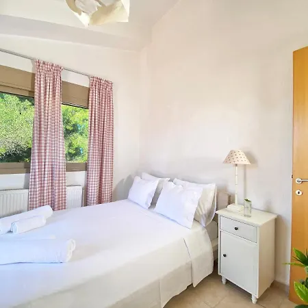Julia's Fairytale Maisonette * סאני ביץ'