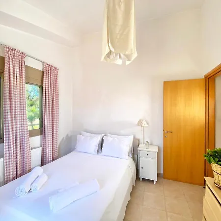 Julia's Fairytale Maisonette * סאני ביץ'